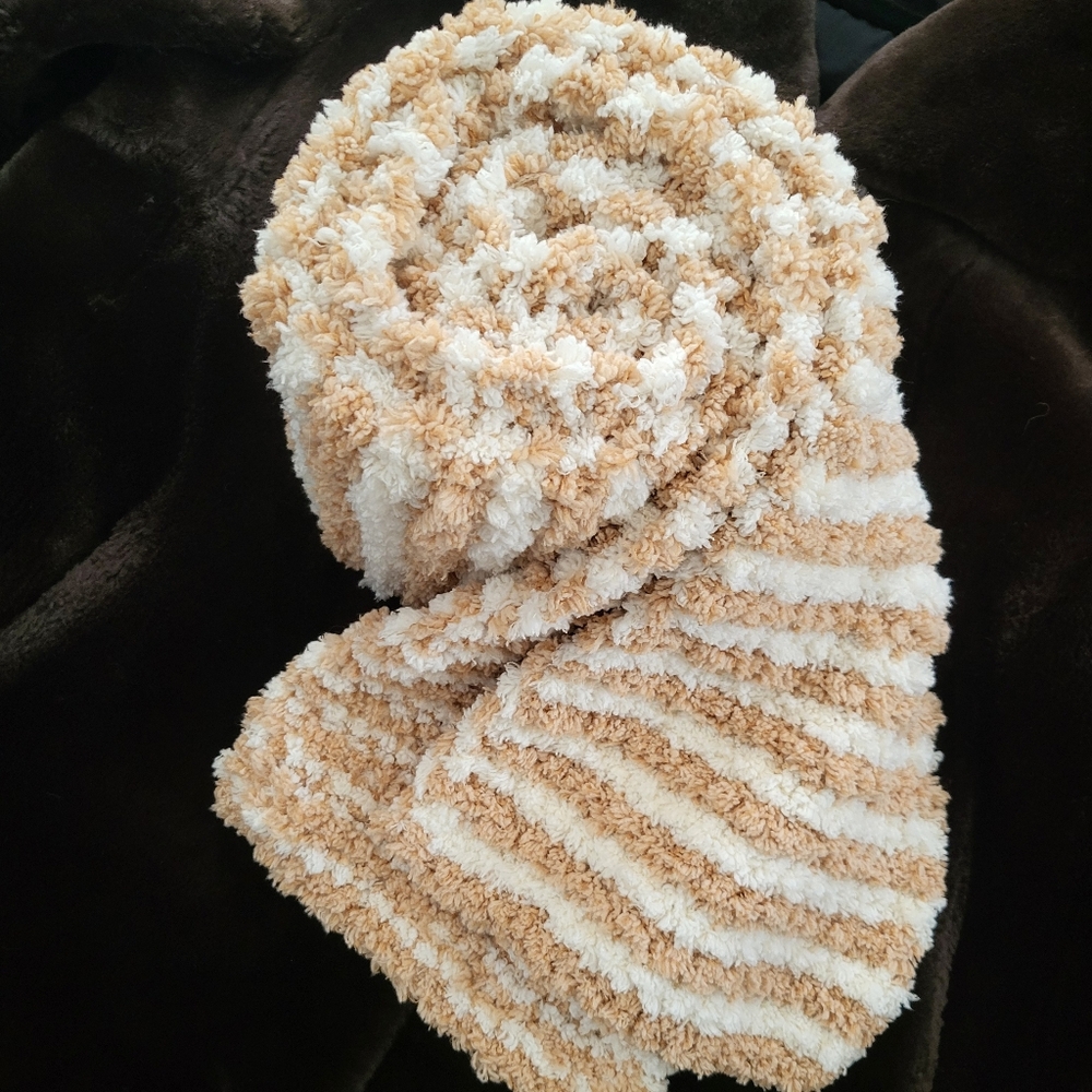 Hand Crafted oversized unisex striped tan cream chunky knit scarf 86 in × 11 in - Picture 4 of 9